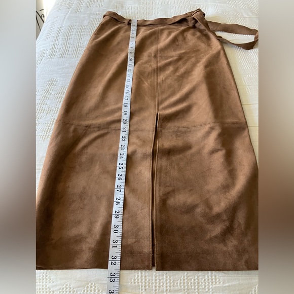 EVEREVE Paula Vegan Suede Carmel Midi Pencil Skirt Size S NWT - Picture 11 of 17